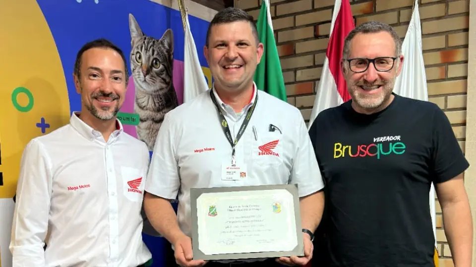 Maicon Bertolini recebe Comenda Mérito Profissional da Câmara Municipal