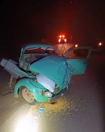 Homem de 73 anos morre após acidente entre Fusca e caminhão