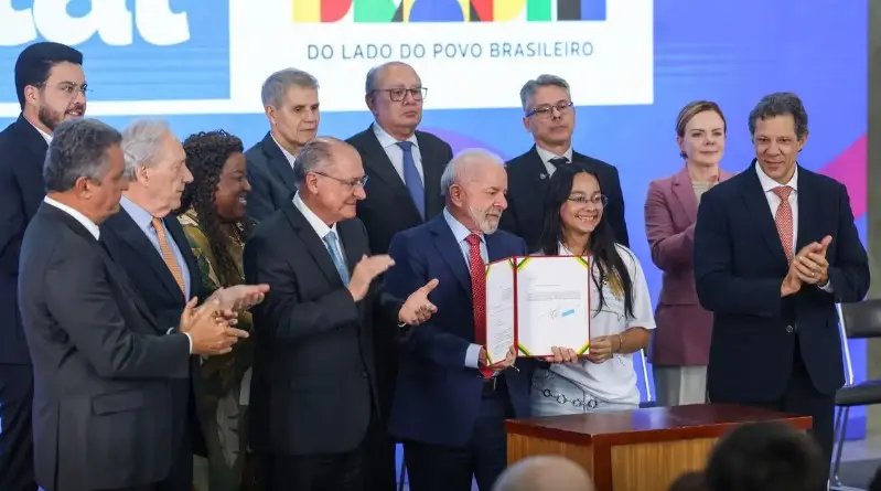 Sancionada lei contra adultização de crianças nas redes