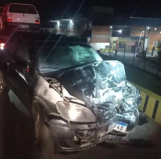 Acidente deixa duas pessoas feridas na rodovia Antônio Heil