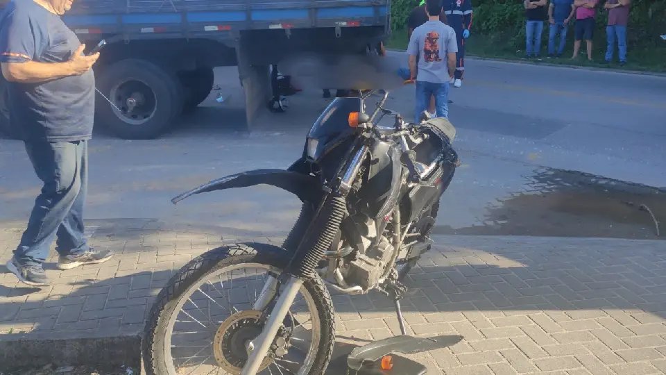(URGENTE) Video: Motociclista é socorrido com suspeita de traumatismo craniano no Limeira