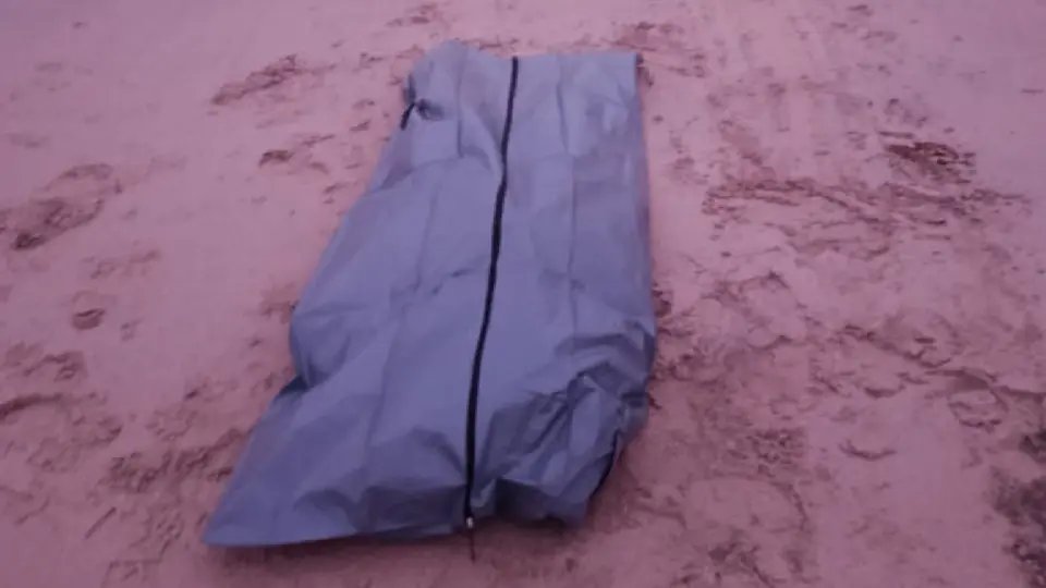 Cadáver de homem é encontrado na faixa de areia