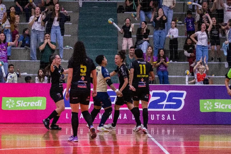 Barateiro Havan Futsal se despede da Liga Feminina de Futsal