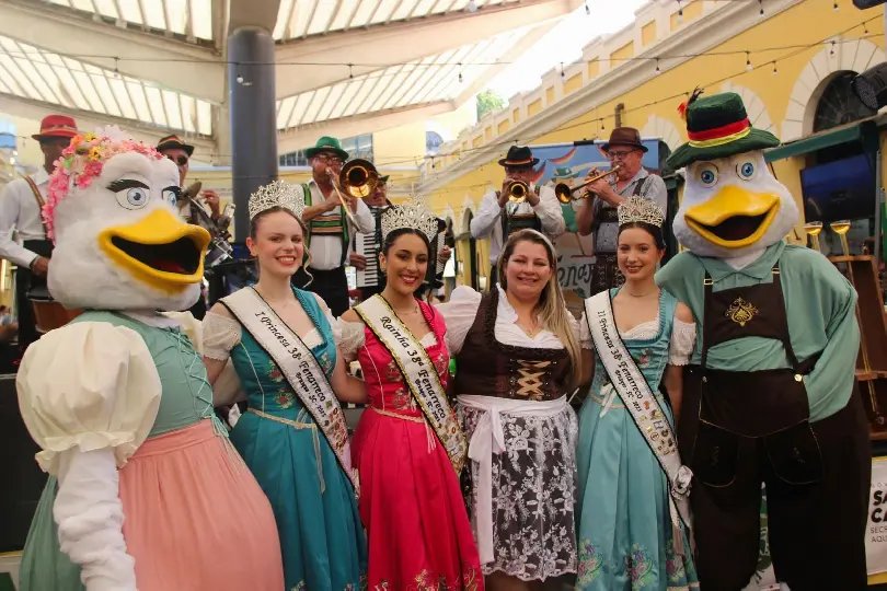 Fenarreco leva alegria ao Mercado Público em Florianópolis