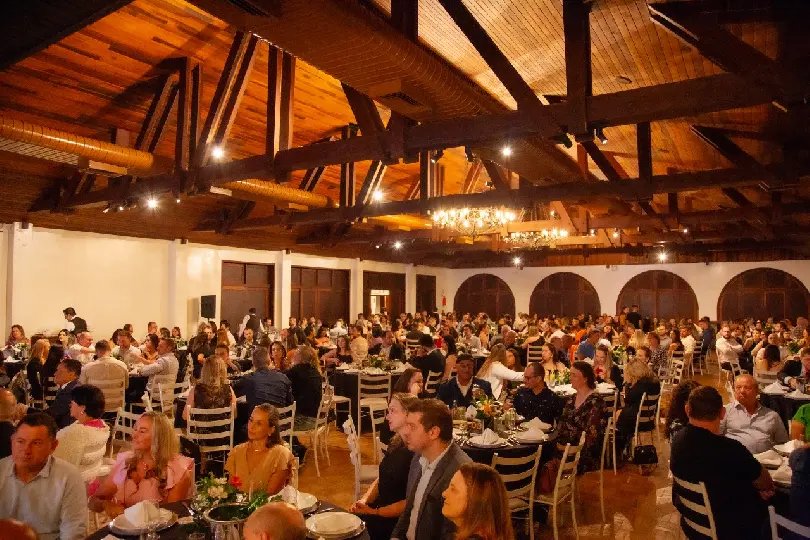 (VÍDEO) Sindicont celebra 55 anos com baile dançante
