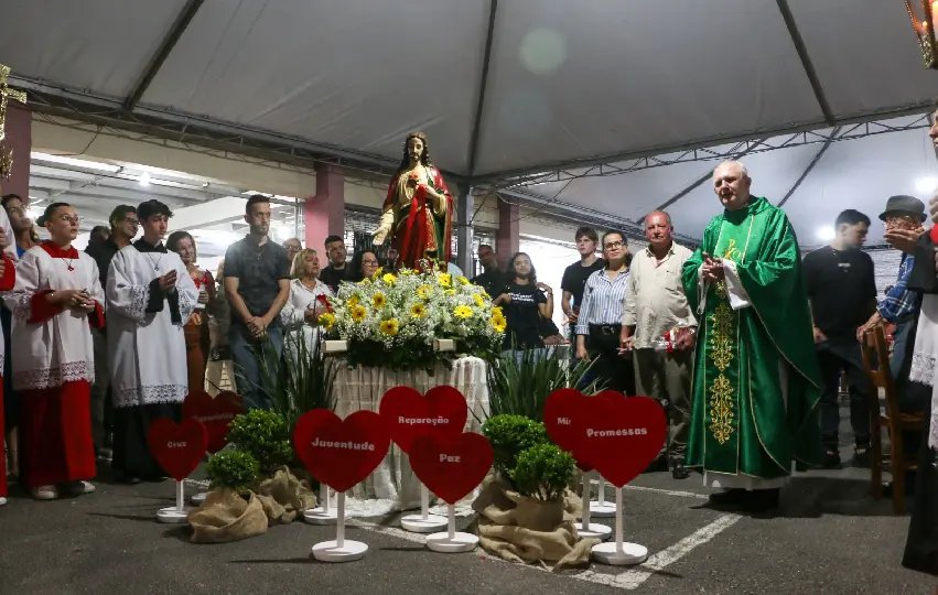 Comunidade Sagrado Coração de Jesus celebra seu padroeiro