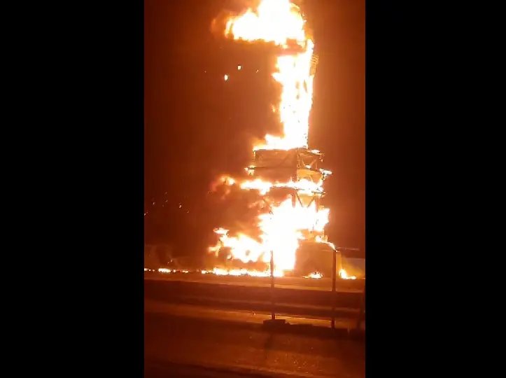 (VÍDEO) Estátua da Havan é destruída por incêndio criminoso