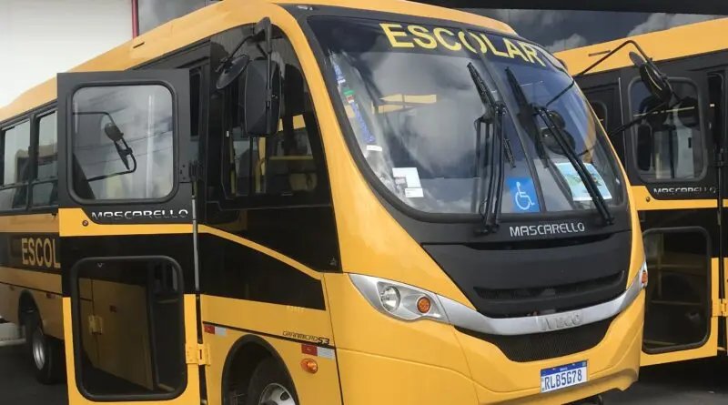 Aluna de 6 anos é esquecida dentro de ônibus escolar por mais de uma hora