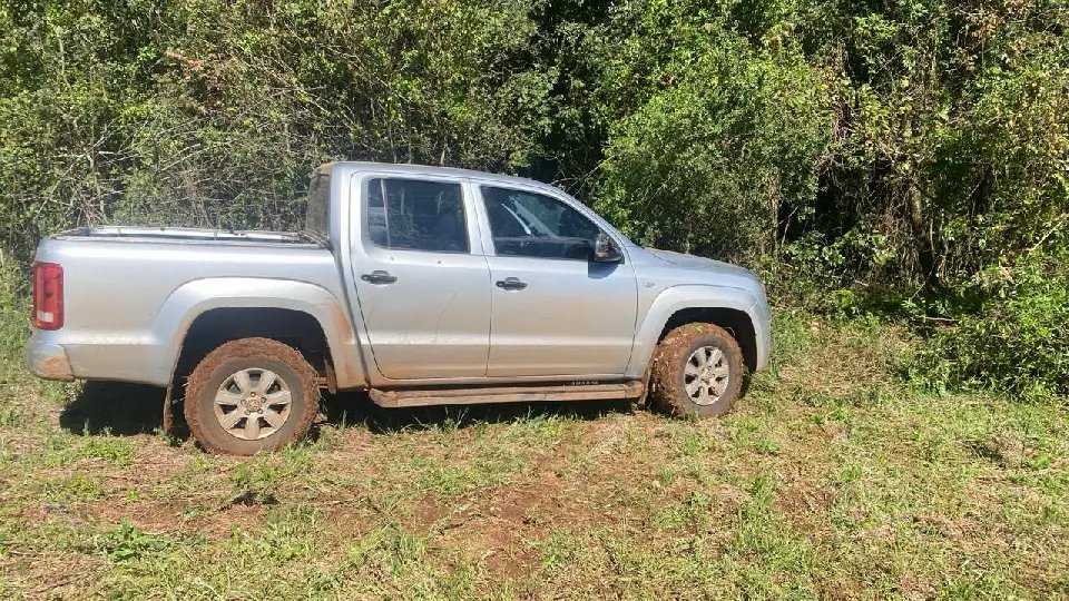 Família é rendida por criminosos armados durante assalto em residência