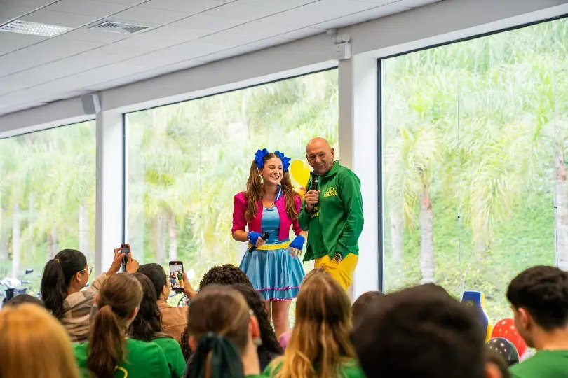 Luciano Hang recebe a youtuber Mileninha