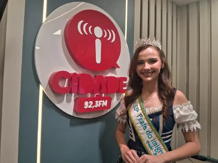 (VÍDEO) Rainha divulga a 33ª Festa do Imigrante durante visita a Brusque