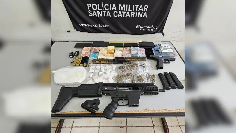 Seis pessoas são presas por tráfico de drogas durante operação policial