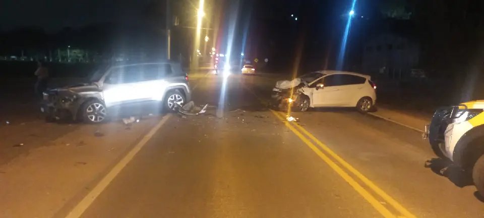 Gestante fica ferida em colisão frontal na rodovia Ivo Silveira