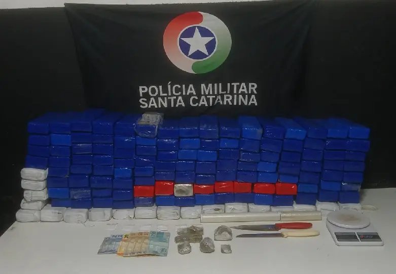 PM age na surdina e 'dá o bote' em trio com mais de 60 quilos de drogas