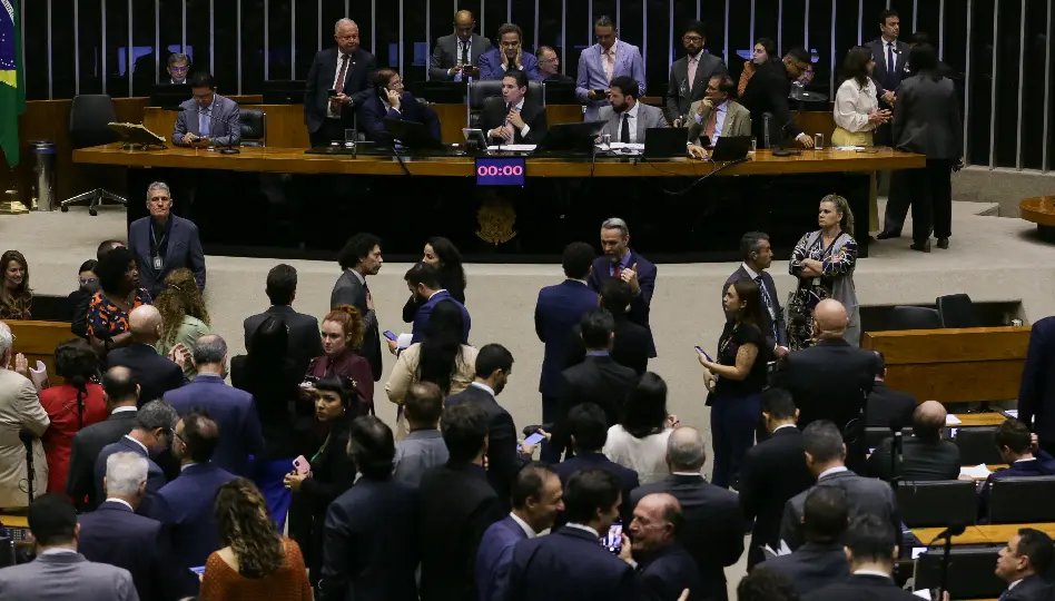 STF suspende aumento do número de cadeiras na Câmara