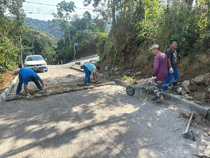 Calçamentos de três vias no Cedrinho são recuperados