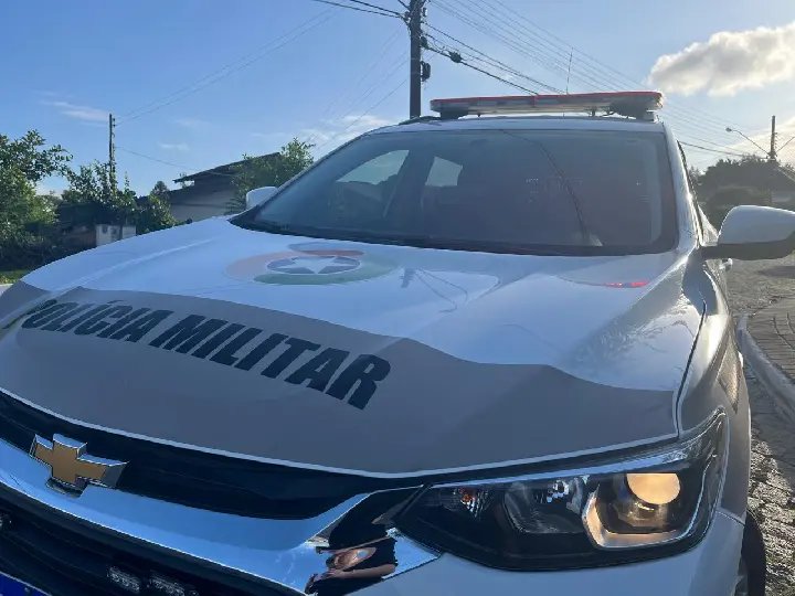 Sujeito tenta enganar polícia para não ser preso por outro crime