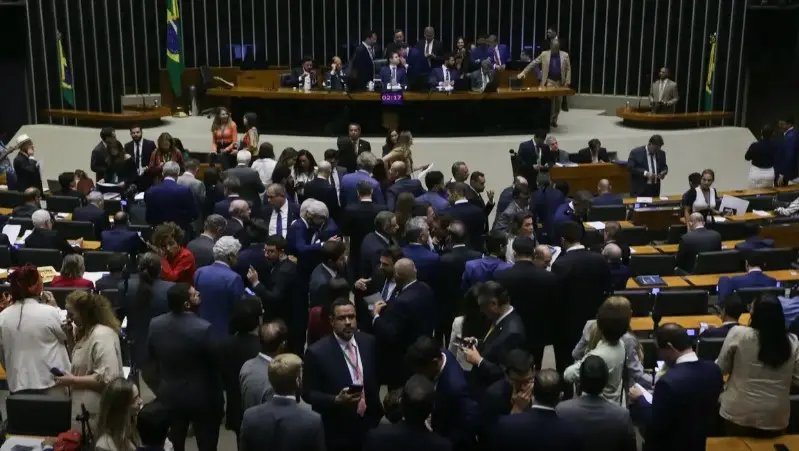 Aprovada isenção do IR para quem ganha até R$ 5 mil