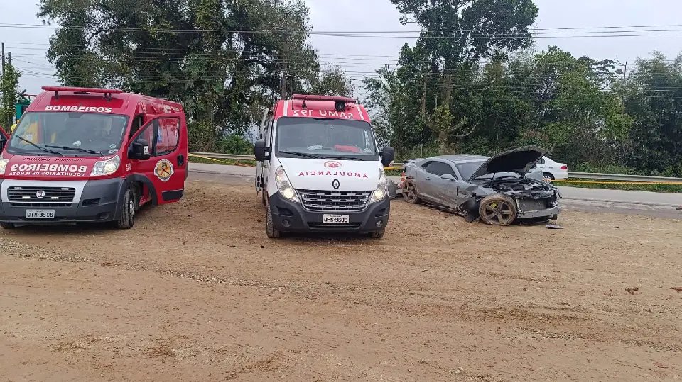 Acidente violento na rodovia deixa família inteira ferida