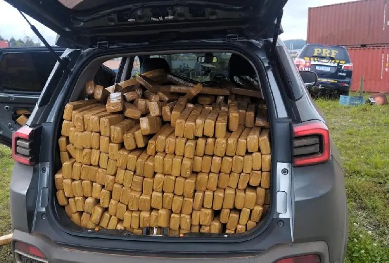 PRF apreende meia tonelada de maconha e recupera veículo clonado