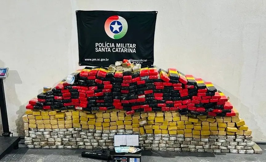 Denúncia leva polícia a apreender mais de 430 quilos de maconha