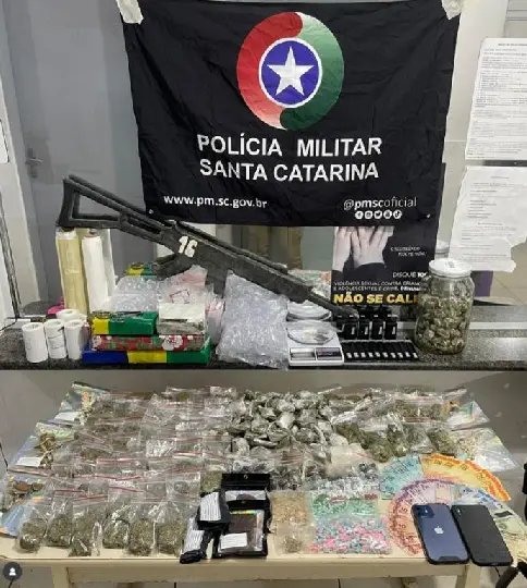 SAMU é chamado para ocorrência médica e PM descobre quase 6 Kg de drogas