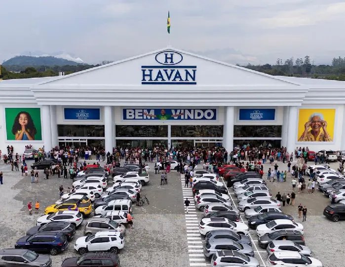 Filhos de Luciano Hang inauguram a nova megaloja Havan em Paranaguá (PR)