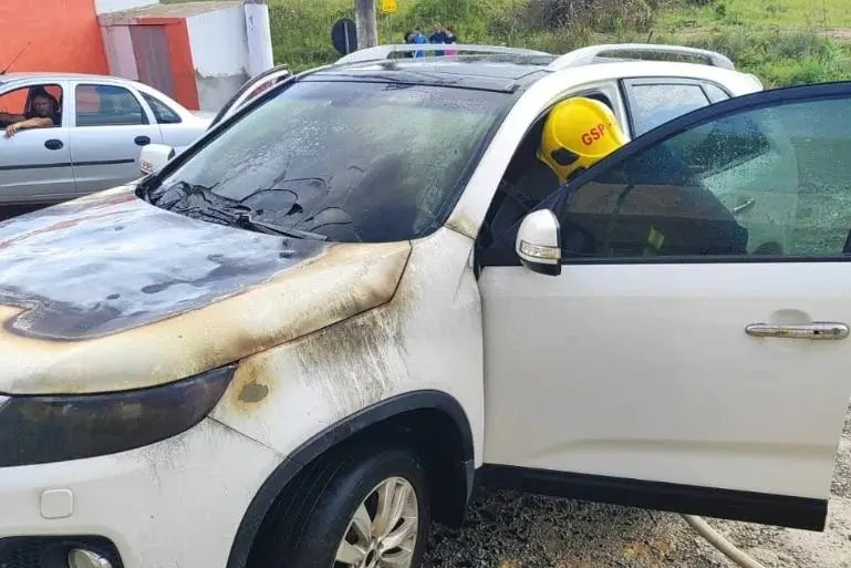 Incêndio em veículo mobiliza bombeiros em Gaspar