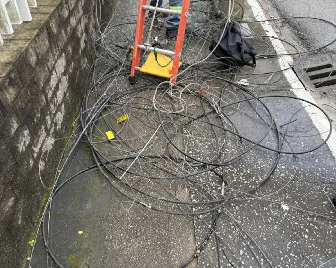 Empresas de telefonia são notificadas por fios irregulares