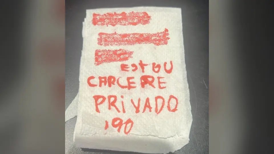 Mulher é libertada após deixar pedido de socorro em papel higiênico