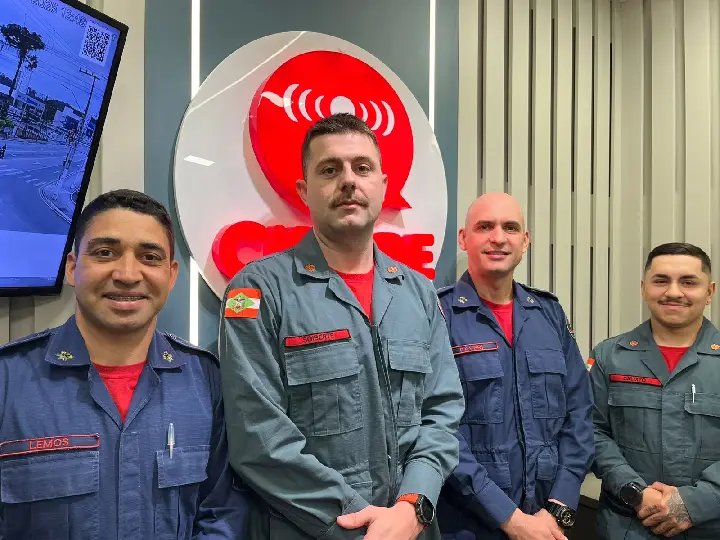 (VÍDEO) Bombeiros realizaram treinamento de resgate em enxurradas no rio Itajaí-Mirim