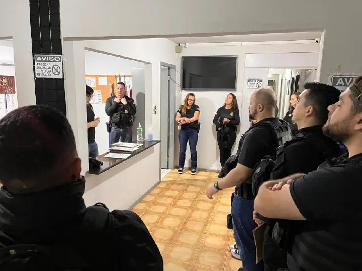 Policiais civis de Brusque participam de operação que investiga contratações ilegais em Porto Belo