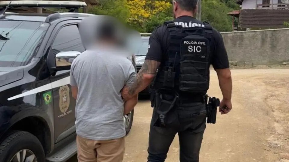 Investigação por ameaça resulta em prisão e apreensão de arma no Zantão