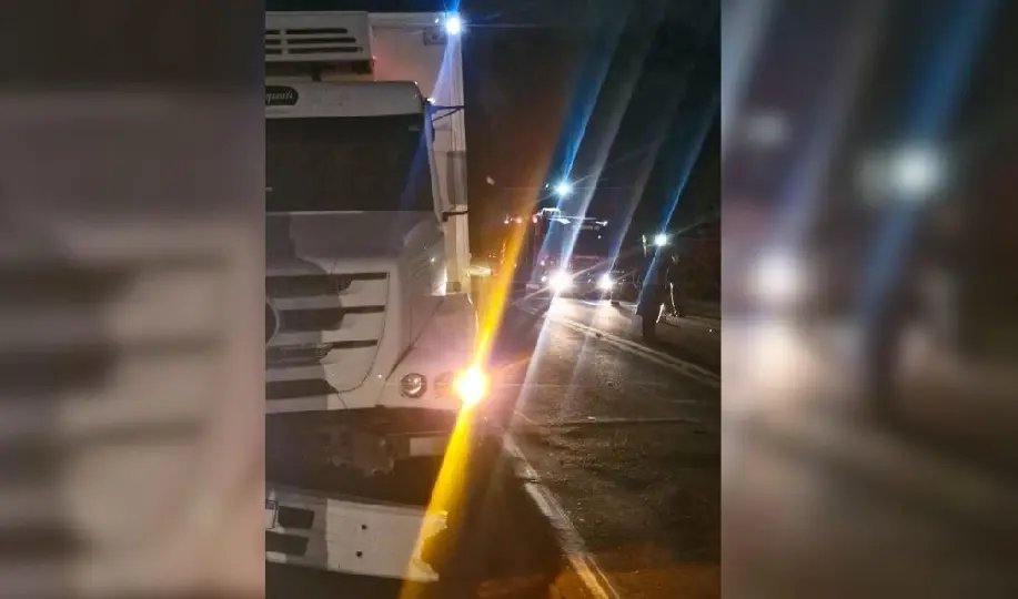 Idoso morre após ser atropelado por caminhão e dois carros na BR-282