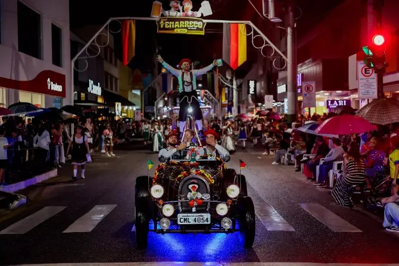 Desfile da Fenarreco é adiado por causa da chuva