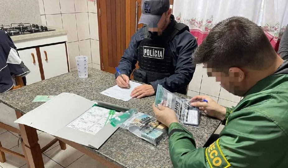 Golpista que fingia ser advogado é preso com R$ 14 mil em SC