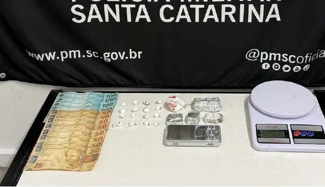 Casal é preso por tráfico de drogas após abordagem em Brusque