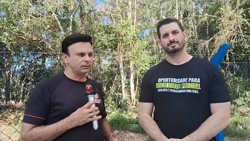 (VÍDEO) Prefeito André Vechi anuncia força-tarefa para recuperar ruas