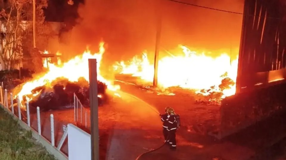 Bombeiros atualizam informações sobre incêndio na empresa