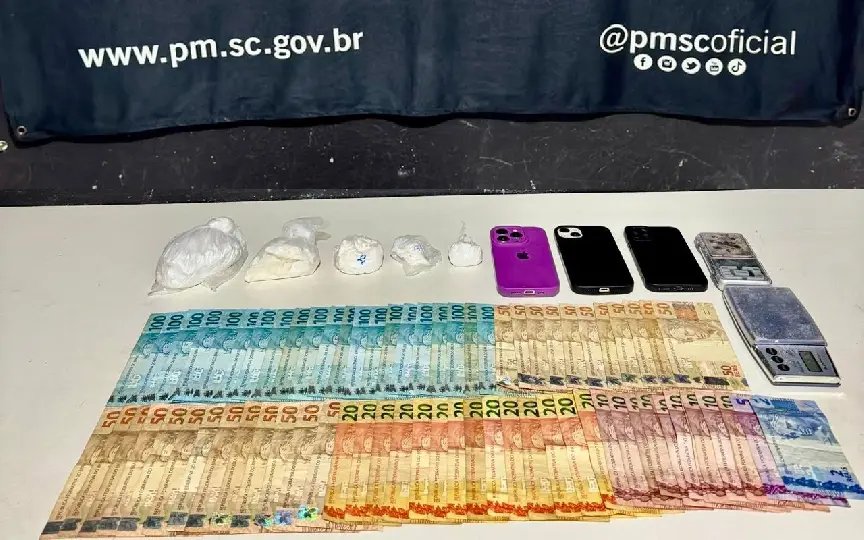 Loja usada como fachada para drogas é descoberta pela PM