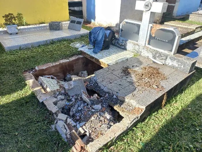 Produtos furtados são encontrados escondidos em túmulo em cemitério