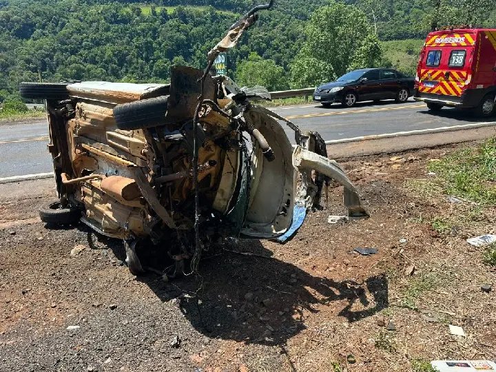 Jovem morre em grave colisão entre carro e carreta na SC-157