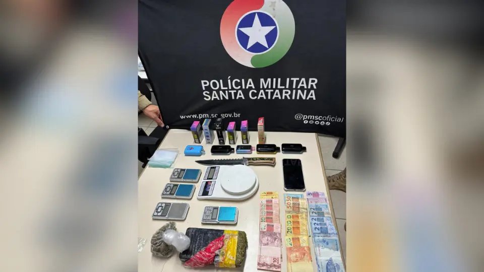 PM apreende droga e vapes em comércio no centro da cidade