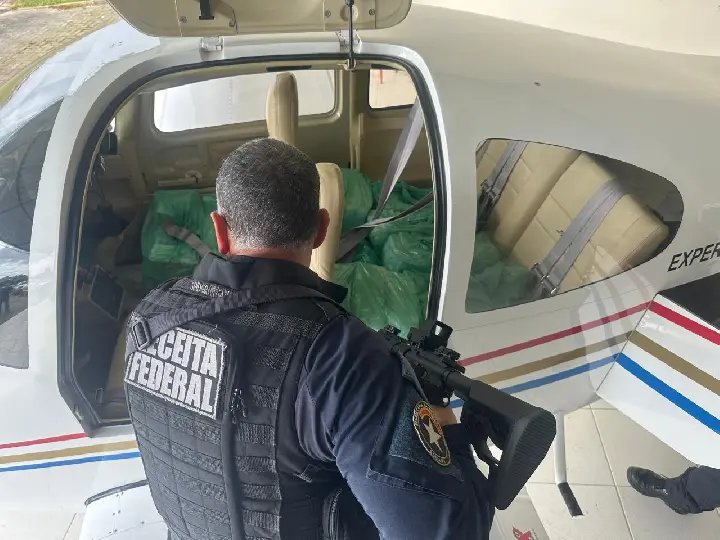 (VÍDEO) Avião carregado de iPhones é apreendido e piloto vai preso