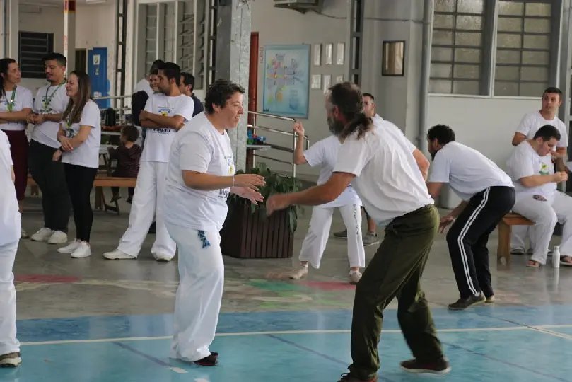 Apae Brusque celebra 25 anos de capoeira especial na entidade