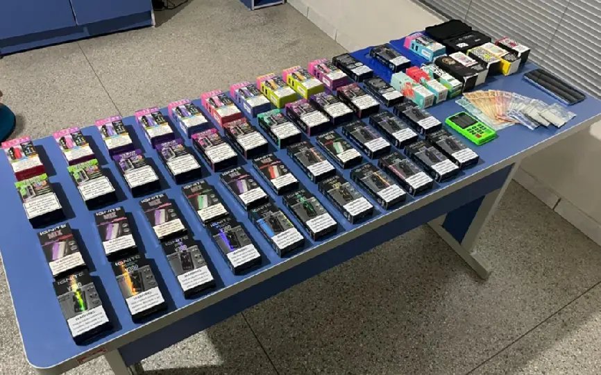 Abordagem de rotina termina com apreensão de cigarros eletrônicos
