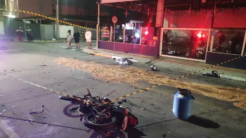 Motociclista morre após colisão com carro na contramão