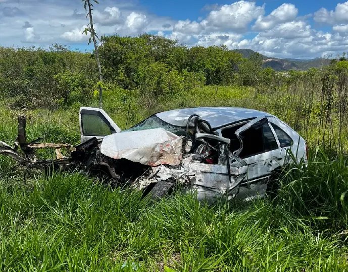 Grave colisão entre carro e caminhão termina em morte na Jorge Lacerda 