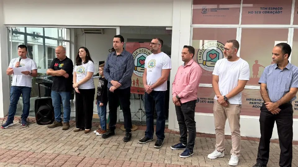 (VÍDEO) Família Acolhedora ganha nova casa e reforça compromisso com o cuidado e o afeto