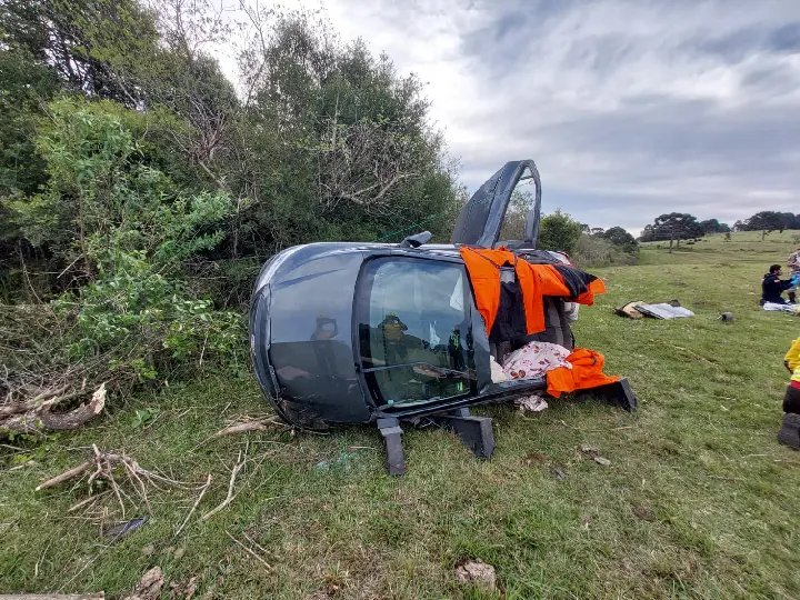 Idosa morre e quatro ficam feridos após carro capotar em SC